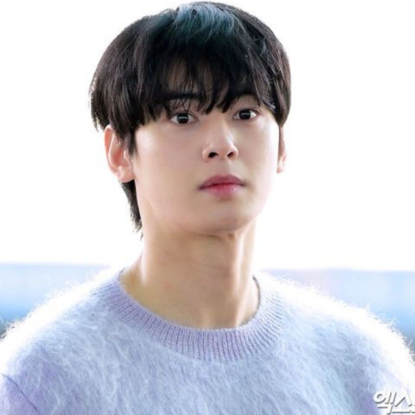 Behind-the-scenes cut of Cha Eunwoo