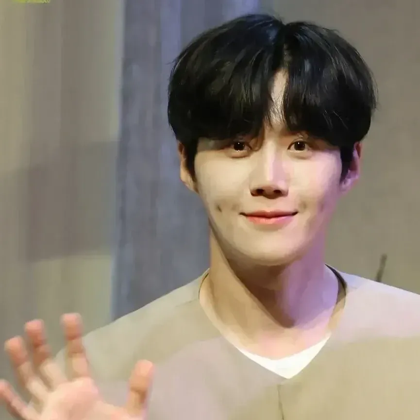 Latest photo of Kim Seonho