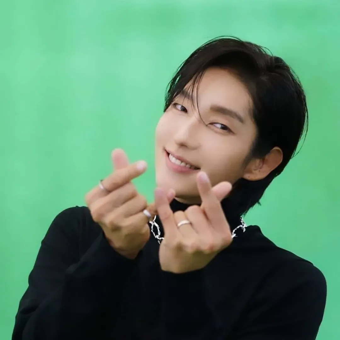 Behind-the-scenes cut of Lee Joongi