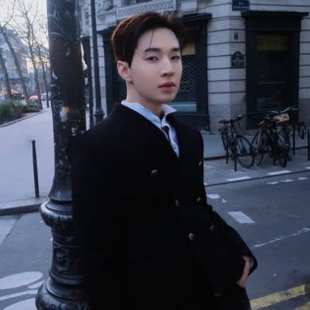 A moment captured by a fan of Henry