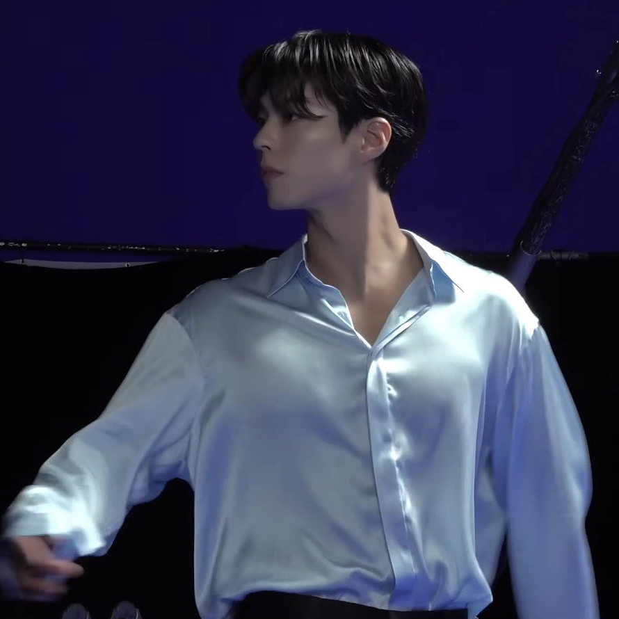 A moment captured by a fan of Park Bogum