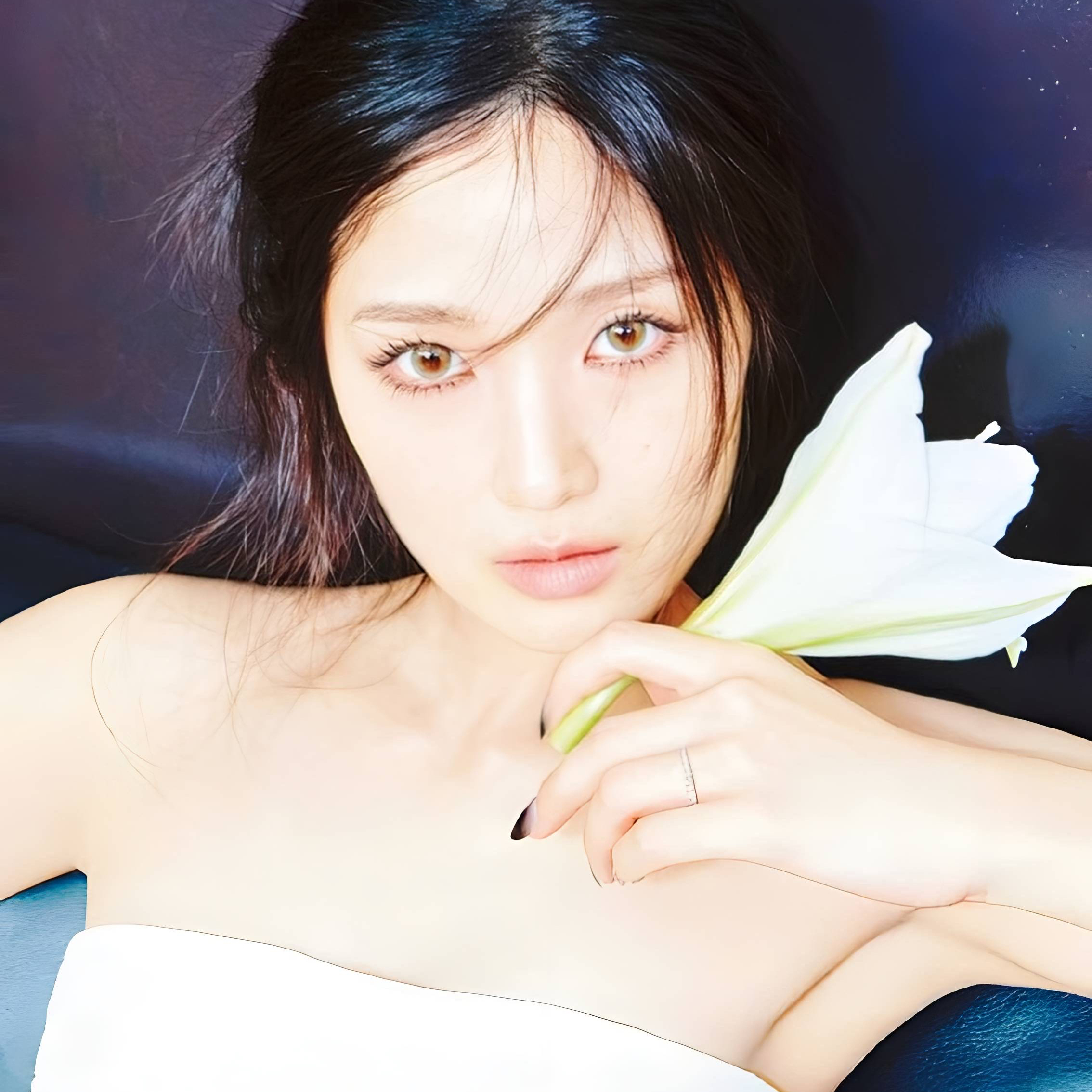 Behind-the-scenes cut of Kim Hyeyoon