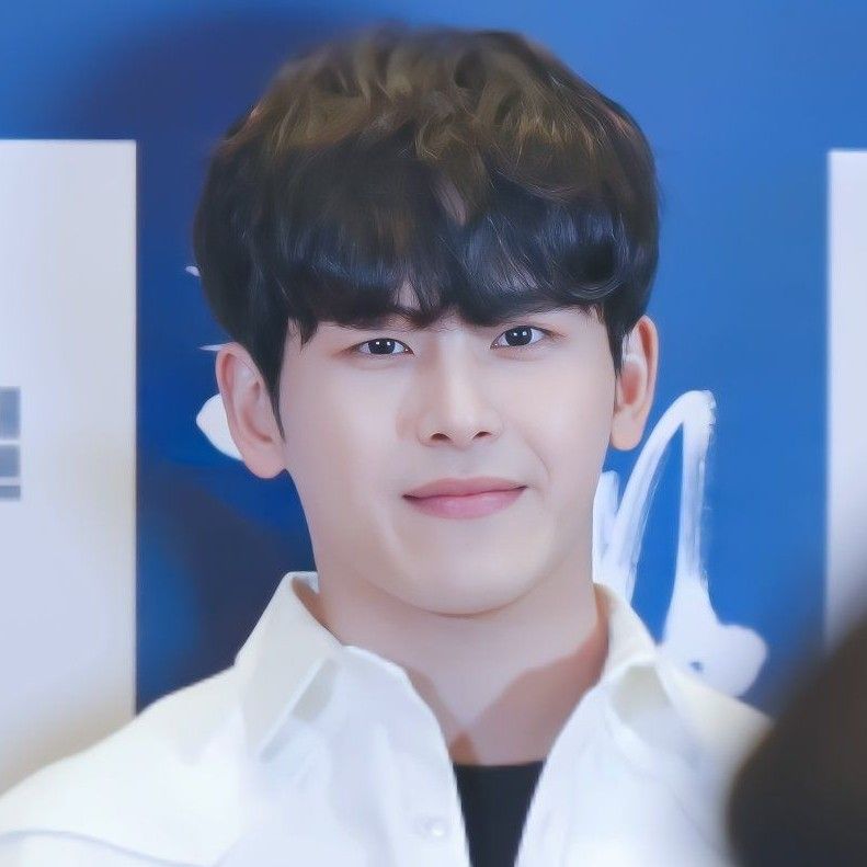 Behind-the-scenes cut of Hoya