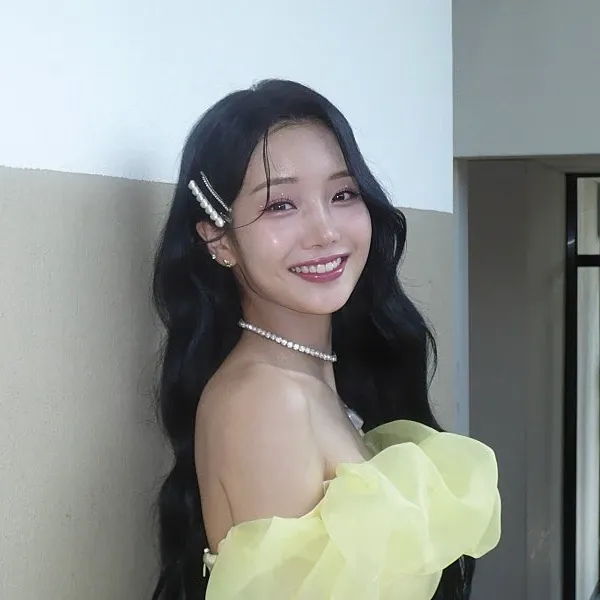 Behind-the-scenes cut of Kim Soyeon (2004)