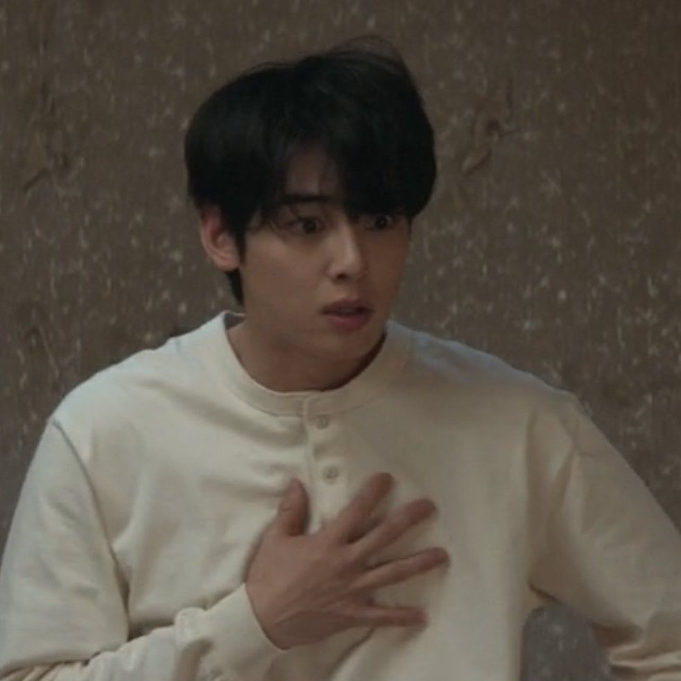 Recent activity shot of Cha Eunwoo