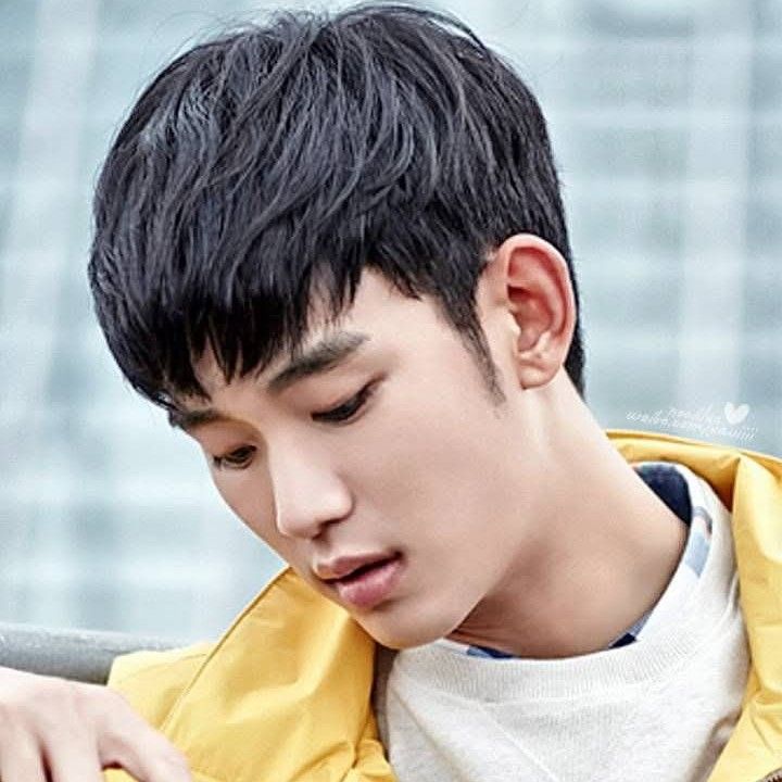 金秀賢的最新照片