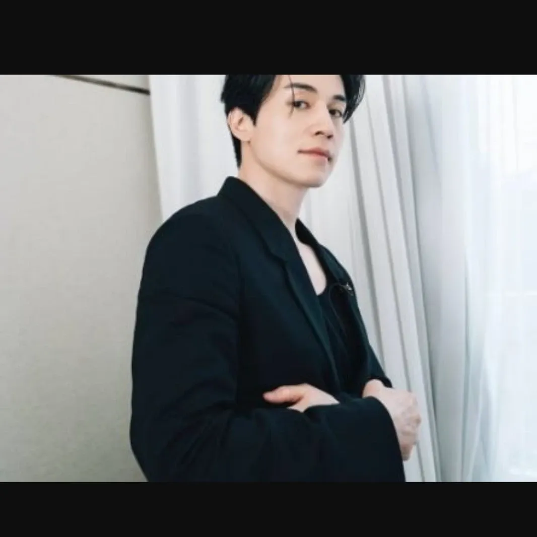 A moment captured by a fan of Lee Dongwook