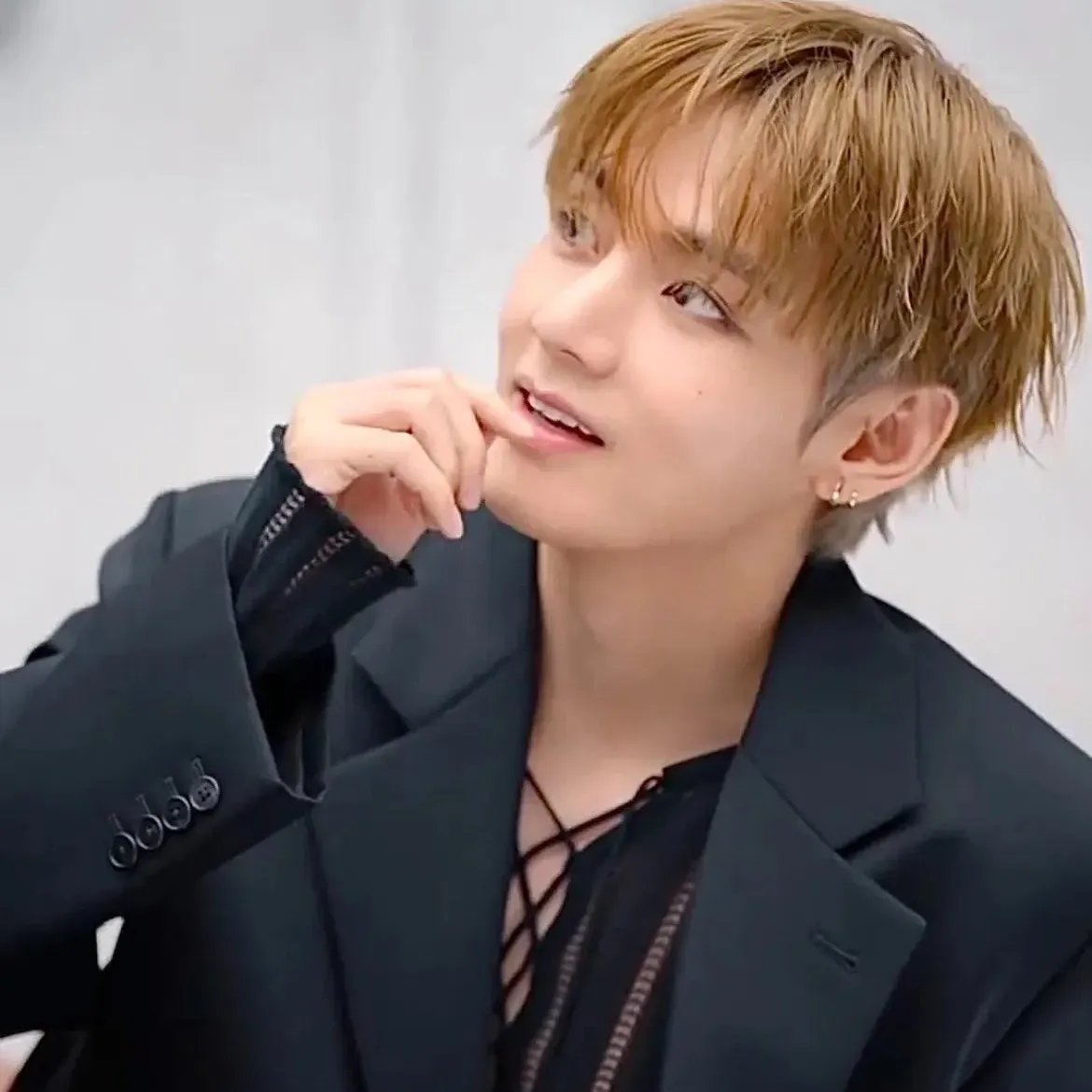 Recent activity shot of Kim Taehyung (V)