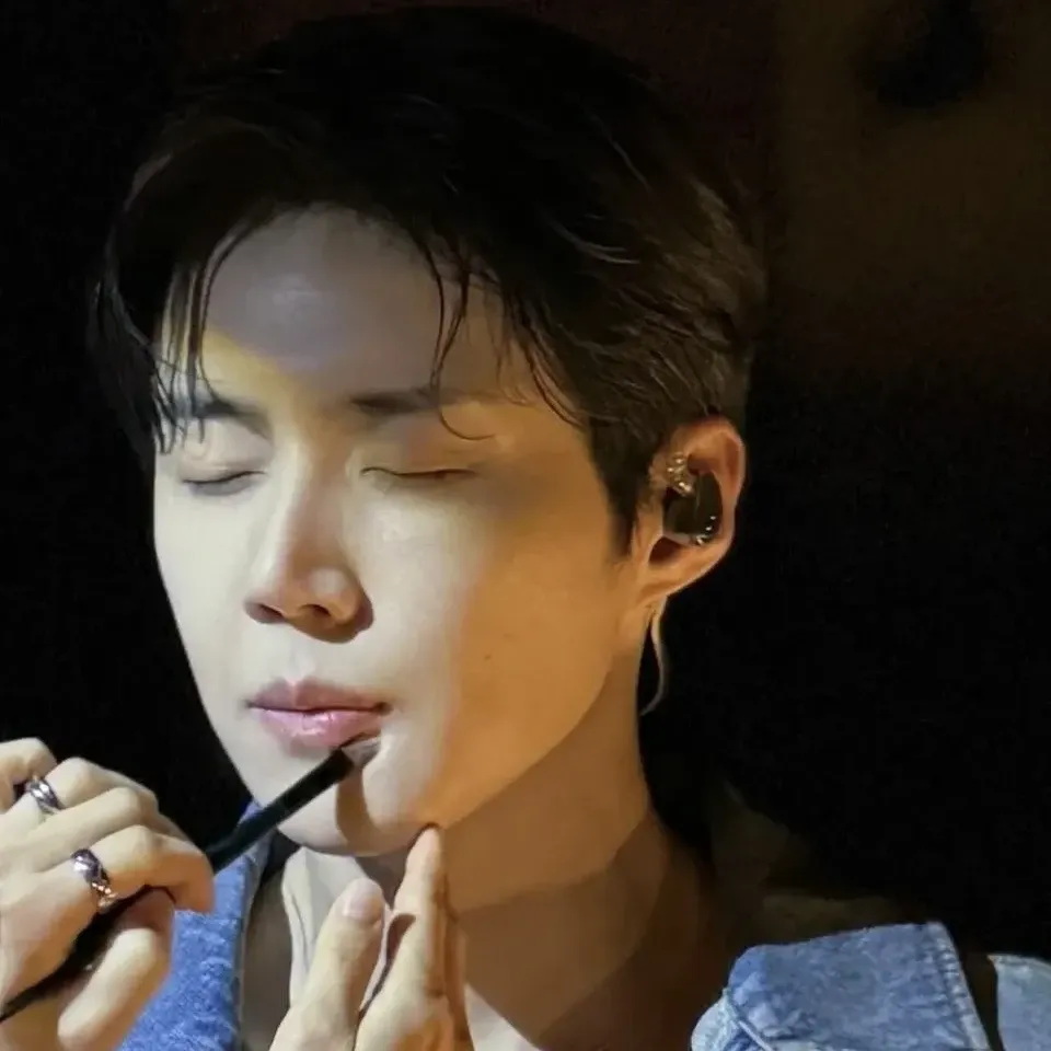 Recent activity shot of Kim Seonho