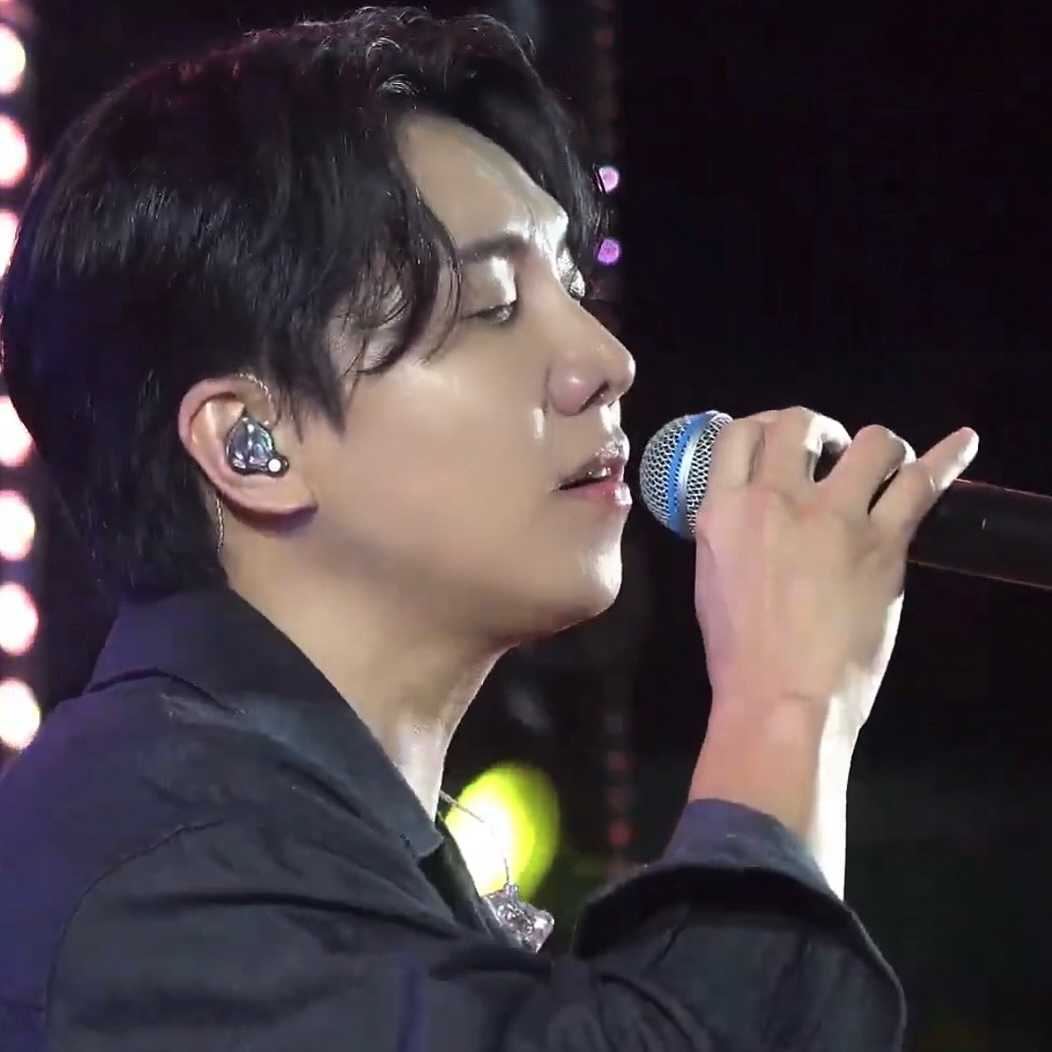 Behind-the-scenes cut of Lee Seunggi