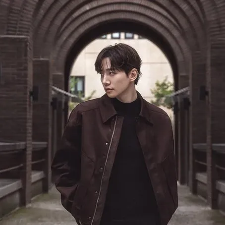 Foto kegiatan terbaru dari Lee Junho