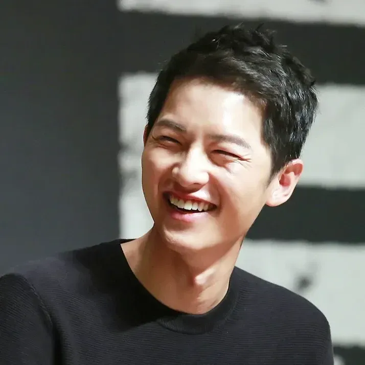 粉絲拍下的宋仲基瞬間