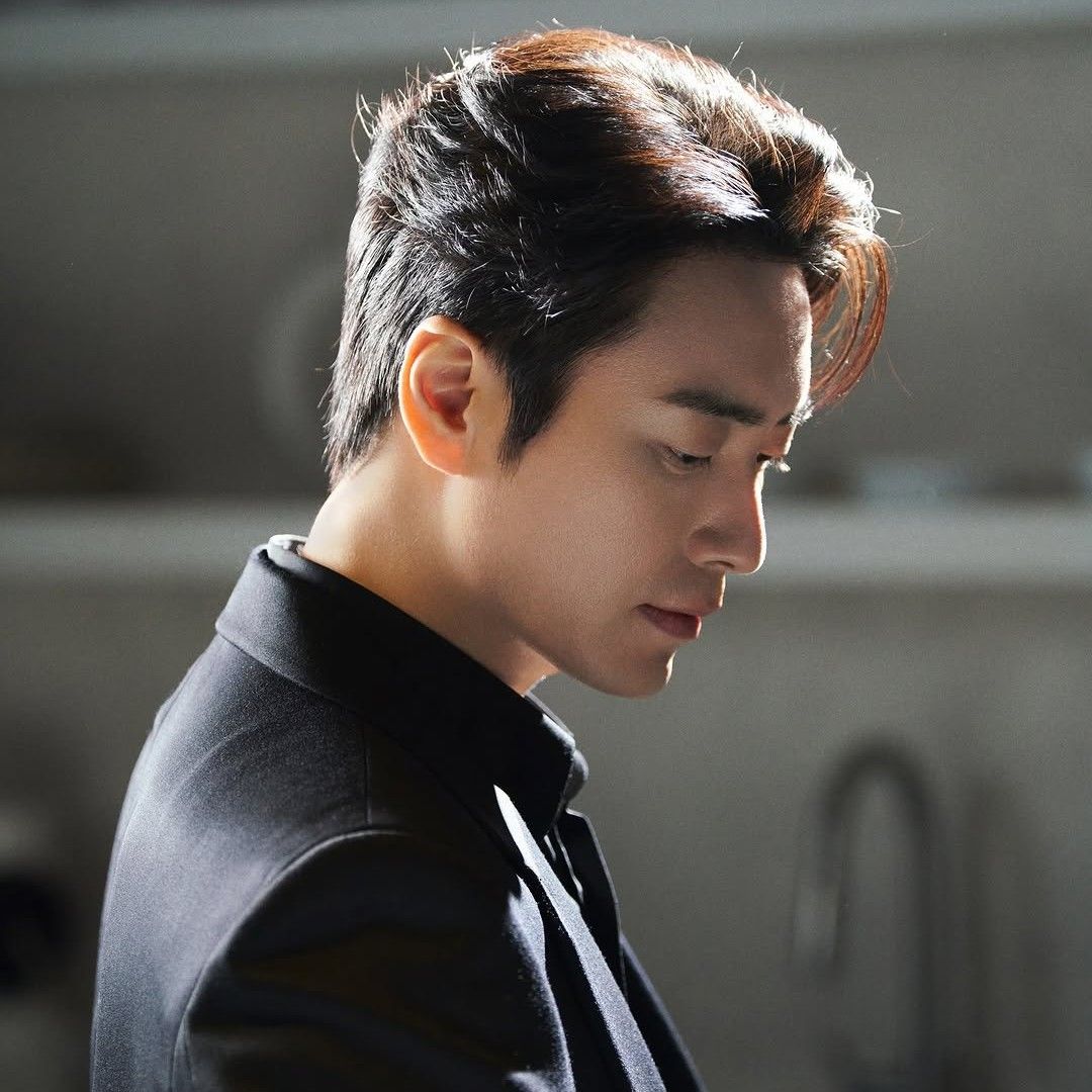 イ・ジュニョクのビハインドカット