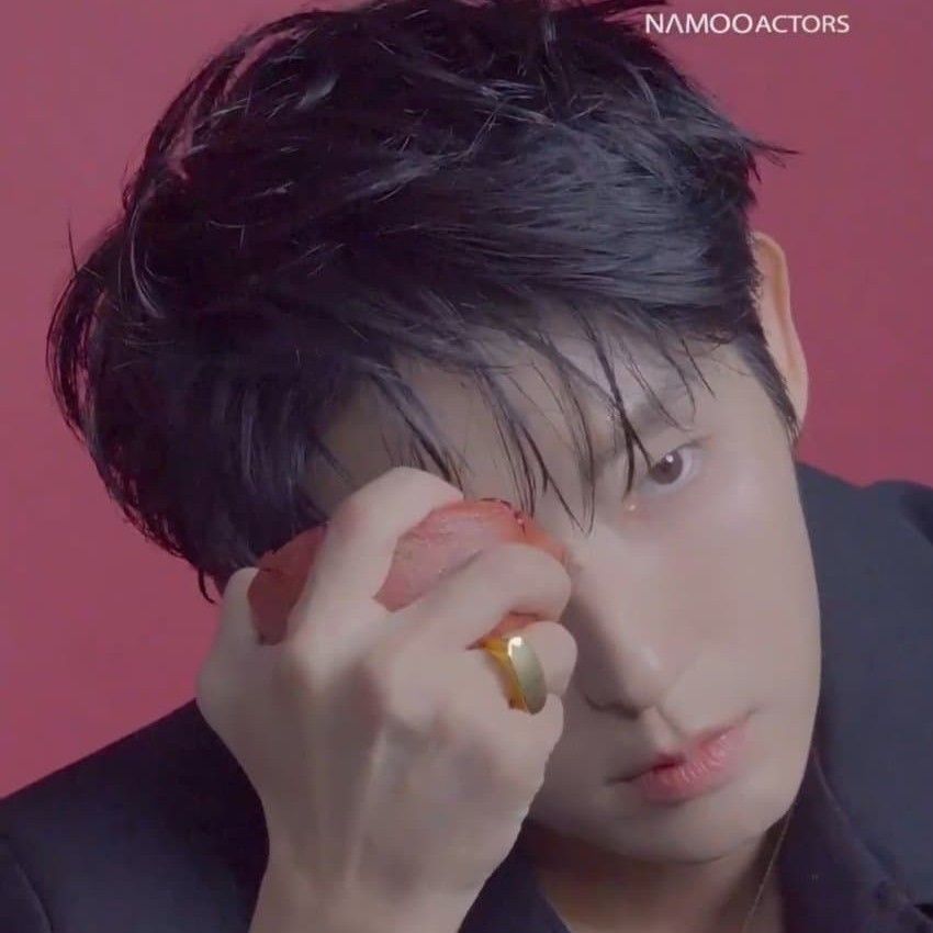 Behind-the-scenes cut of Lee Joongi