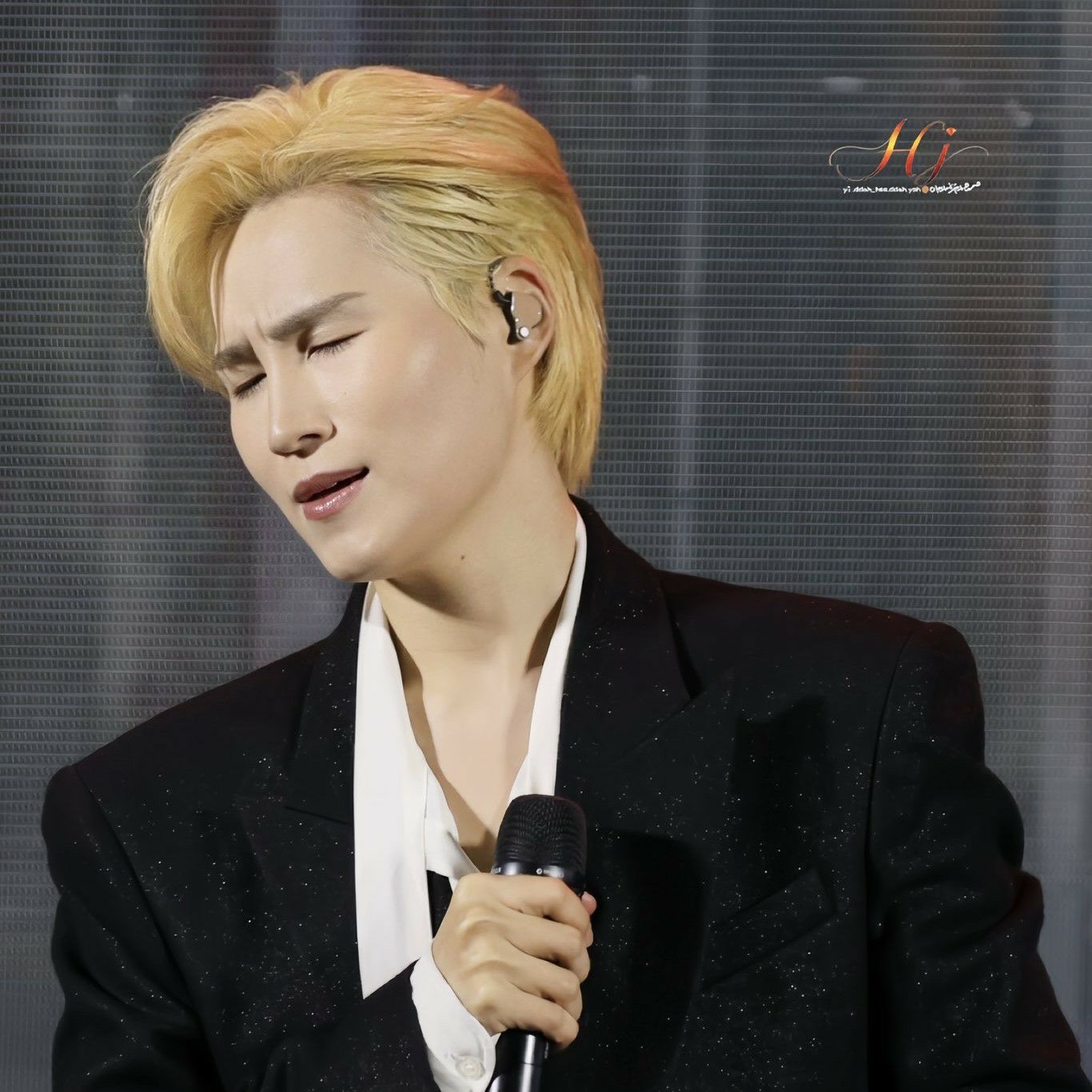 粉丝拍下的金熙栽瞬间