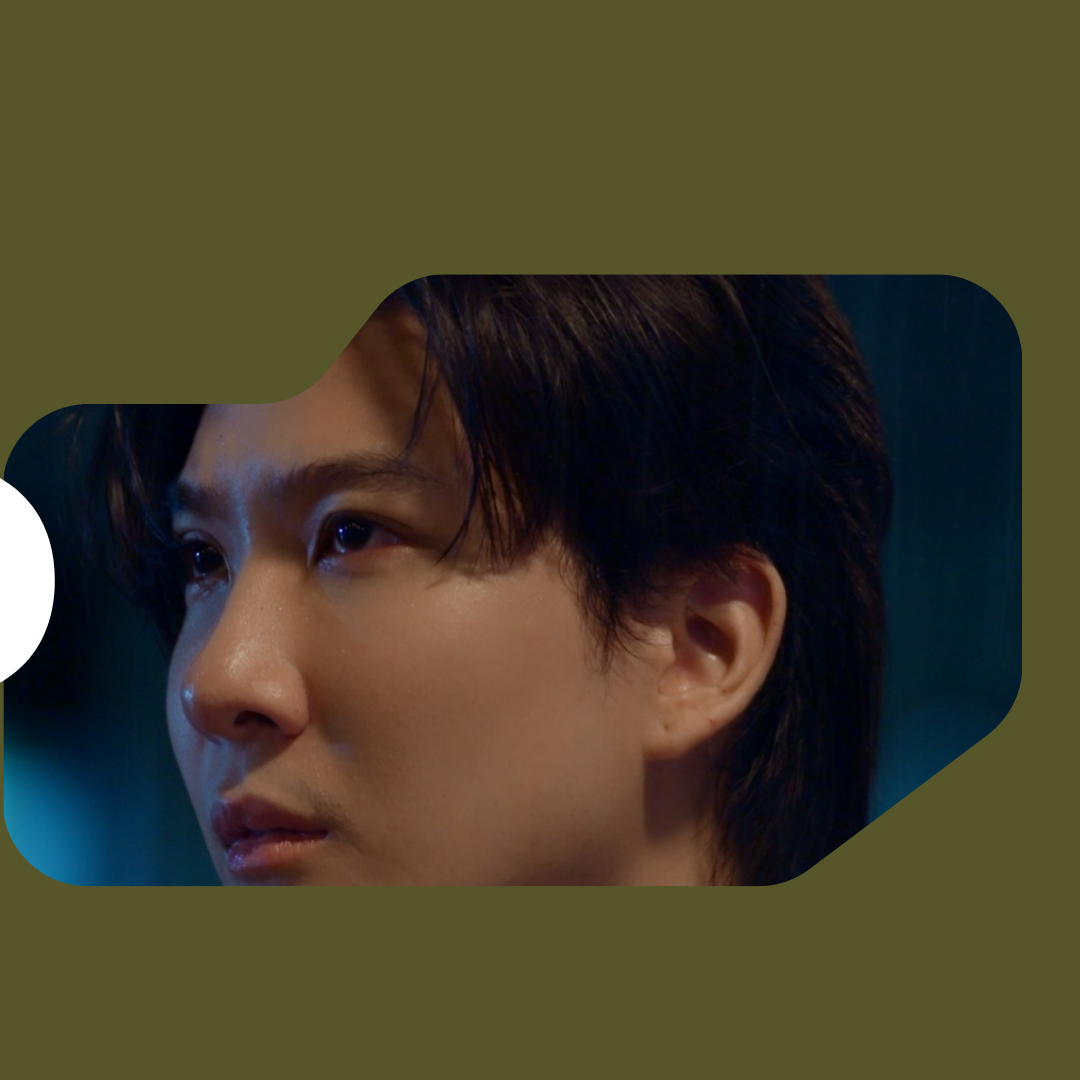 A moment captured by a fan of Khaotung Thanawat Ratanakitpaisan