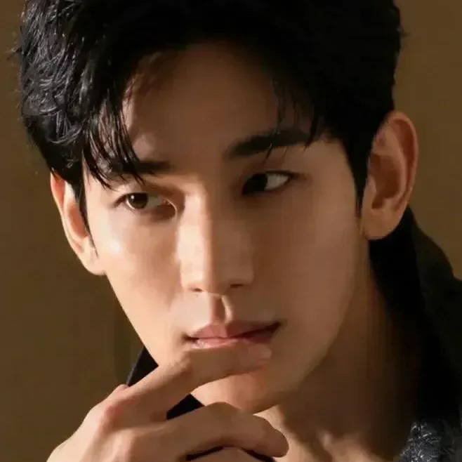 Recent activity shot of Kim Soohyun