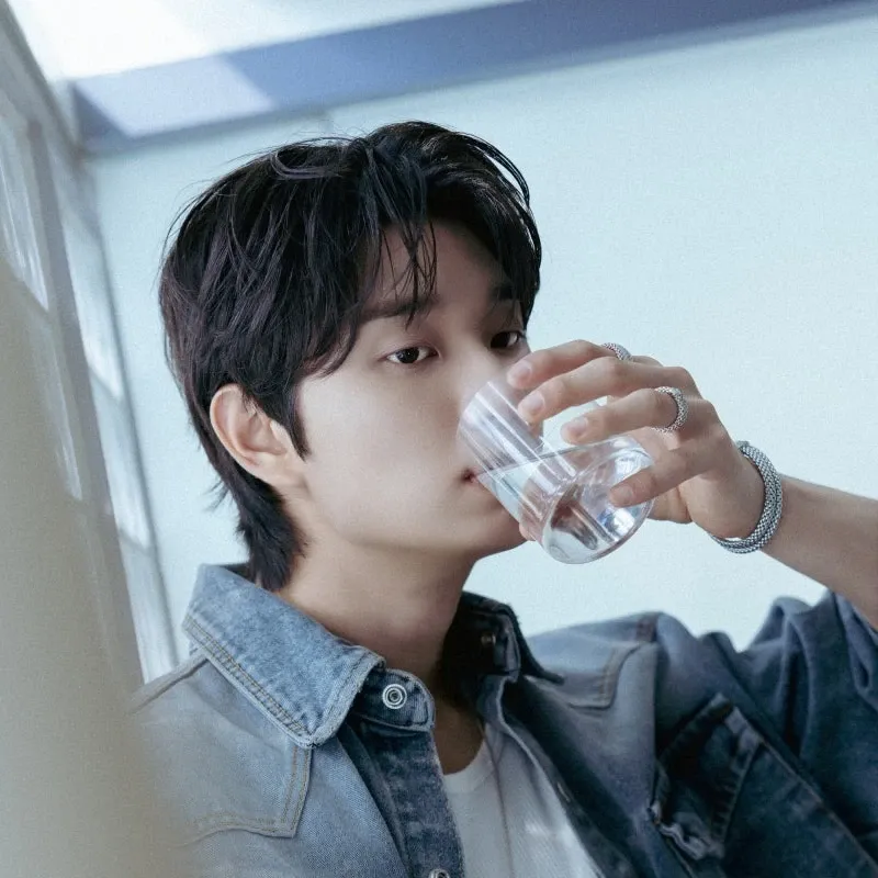 A moment captured by a fan of Kim Jaewon