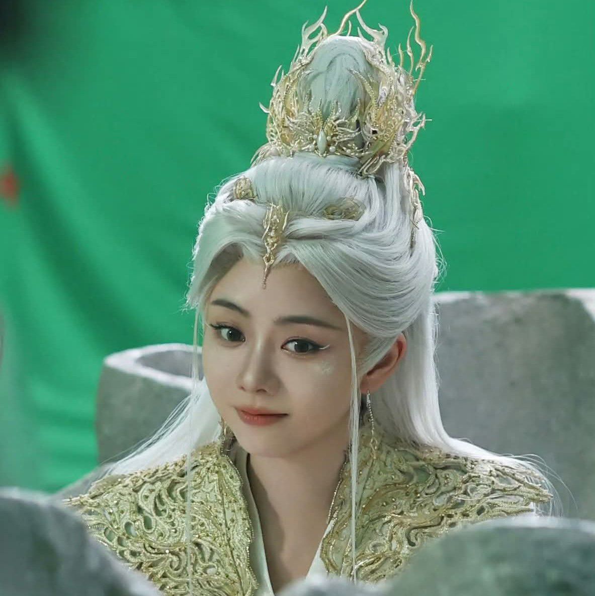 Behind-the-scenes cut of Tan Song Yun