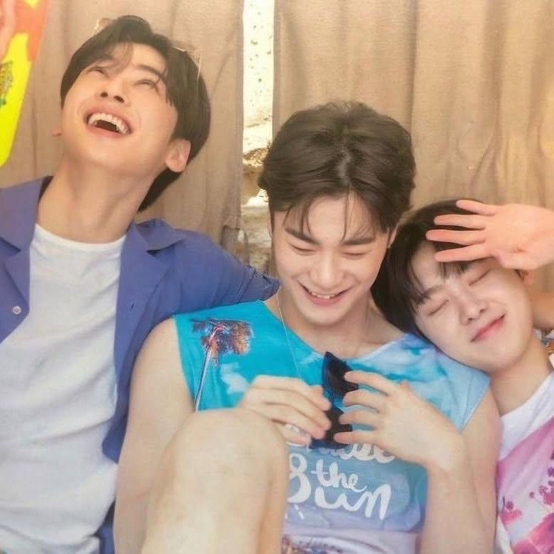 Latest photo of Cha Eunwoo