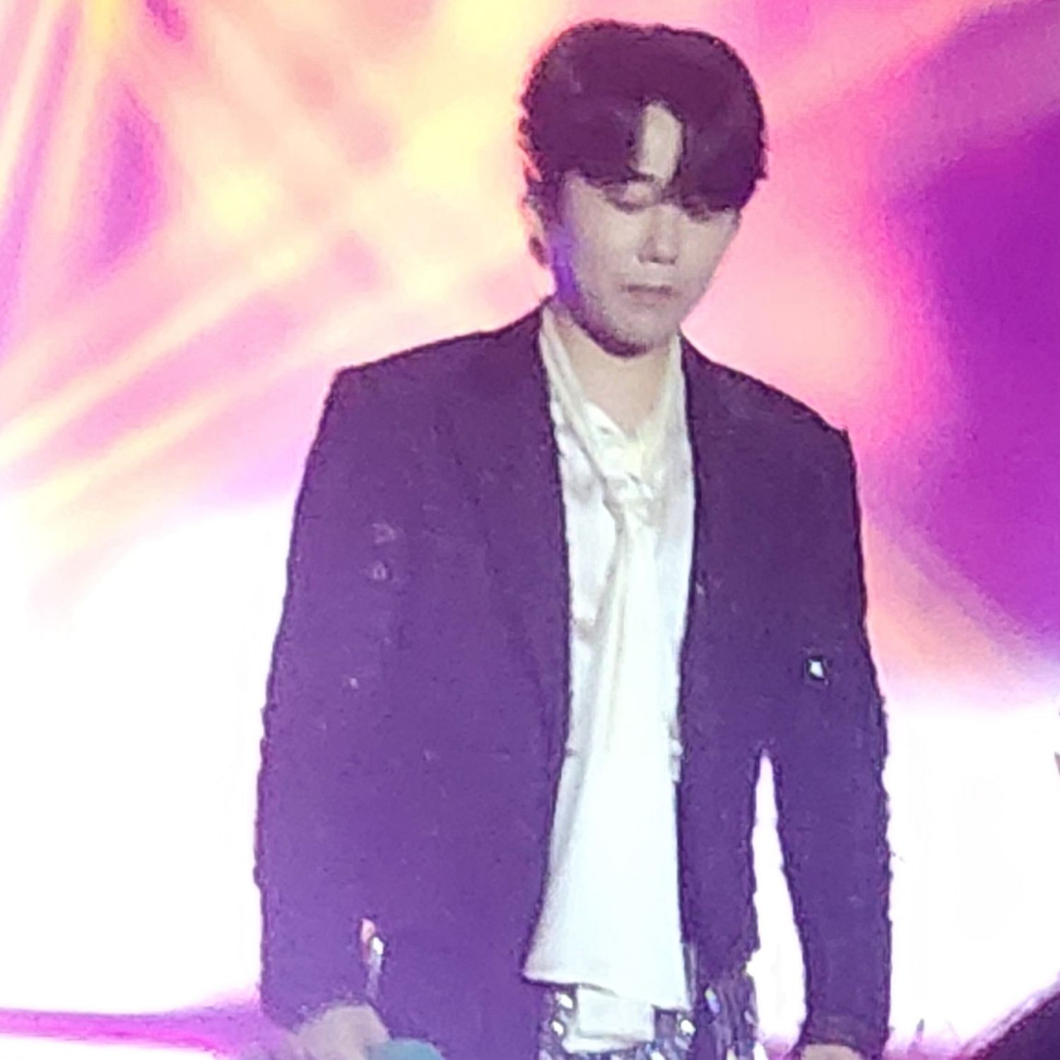 Behind-the-scenes cut of Hwang Youngwoong