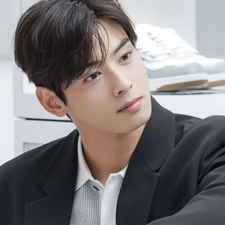 Latest photo of Cha Eunwoo