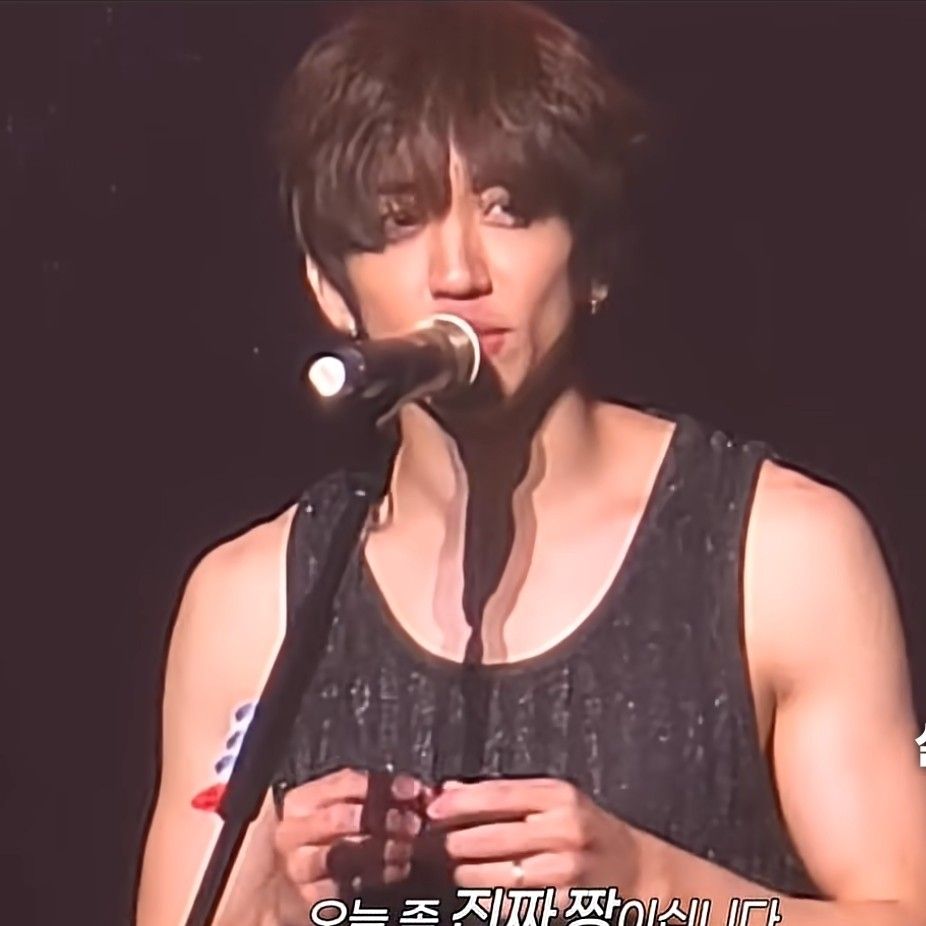 A moment captured by a fan of Lee Seungyoon