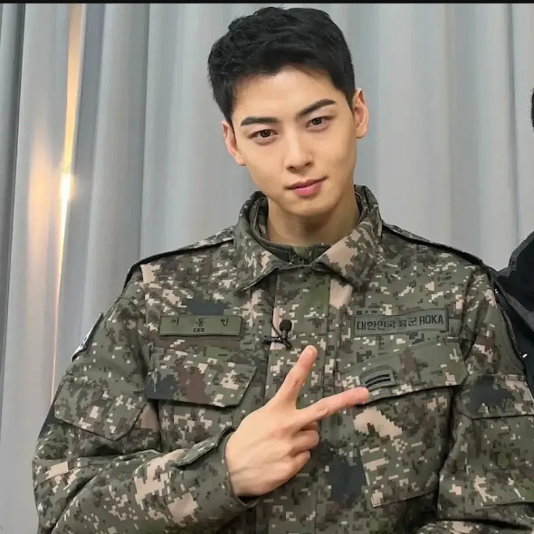 Recent activity shot of Cha Eunwoo