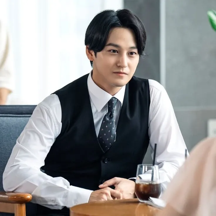 Behind-the-scenes cut of Kim Bum