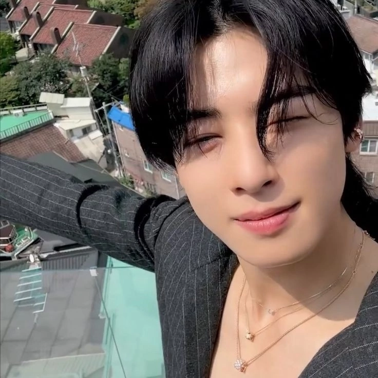 Latest photo of Cha Eunwoo