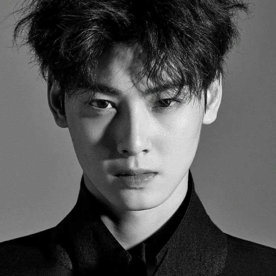 Behind-the-scenes cut of Cha Eunwoo