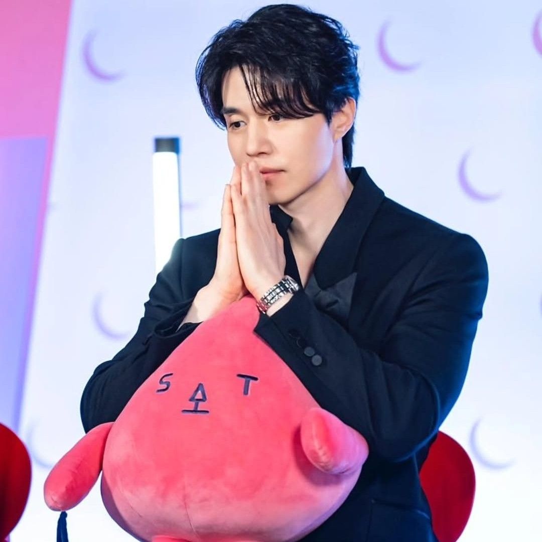 Behind-the-scenes cut of Lee Dongwook