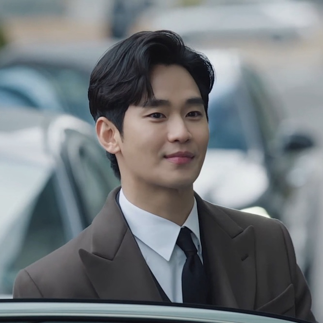 Foto kegiatan terbaru dari Kim Soohyun