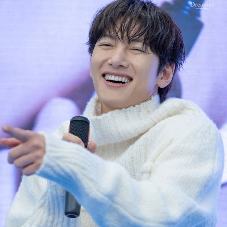 Behind-the-scenes cut of Ji Changwook