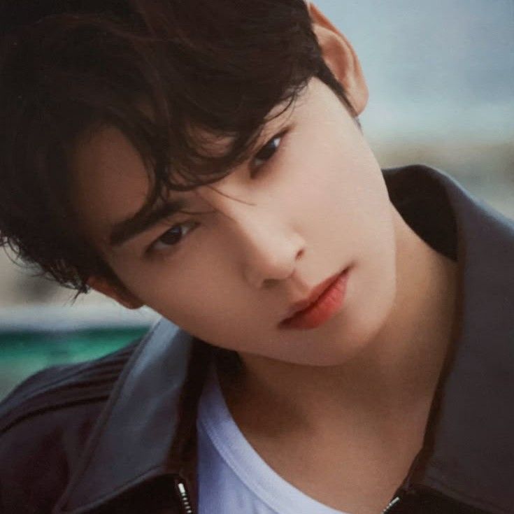 A moment captured by a fan of Cha Eunwoo