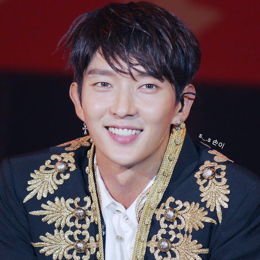 A moment captured by a fan of Lee Joongi