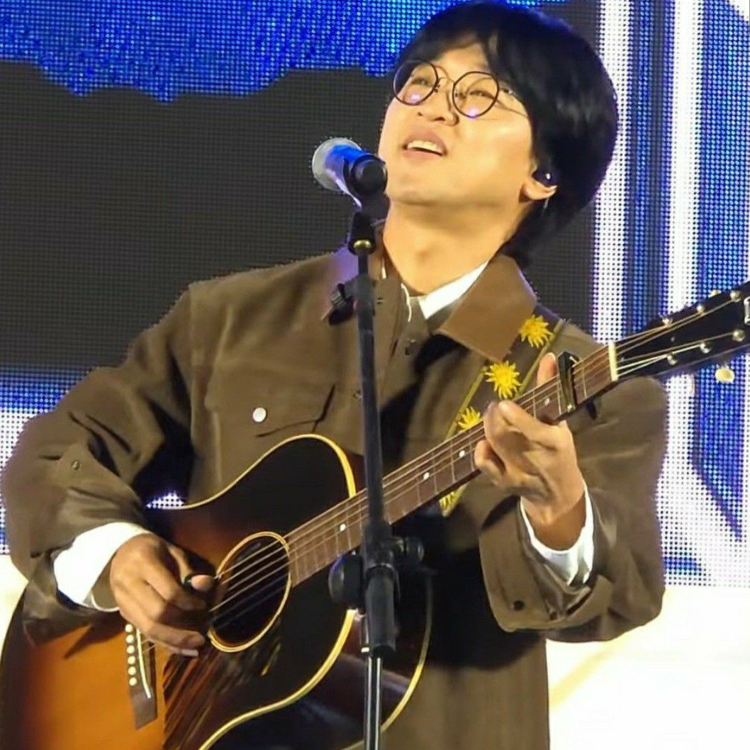 Recent activity shot of Bak Changgeun