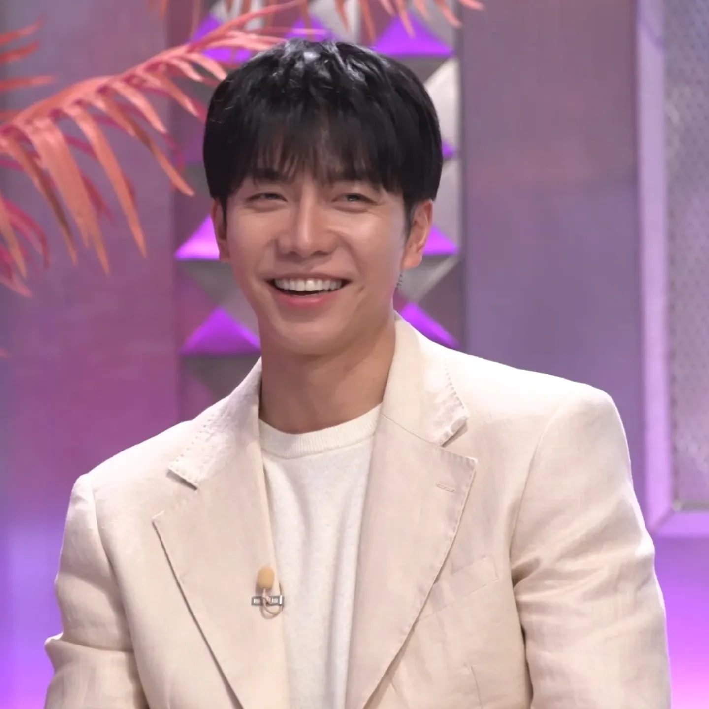 Foto terbaru dari Lee Seunggi
