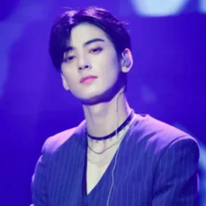 Behind-the-scenes cut of Cha Eunwoo