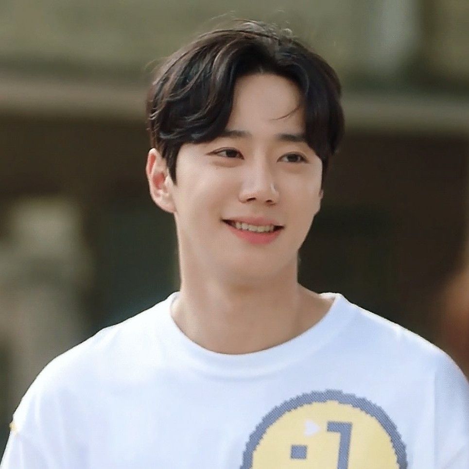 Behind-the-scenes cut of Lee Junyoung