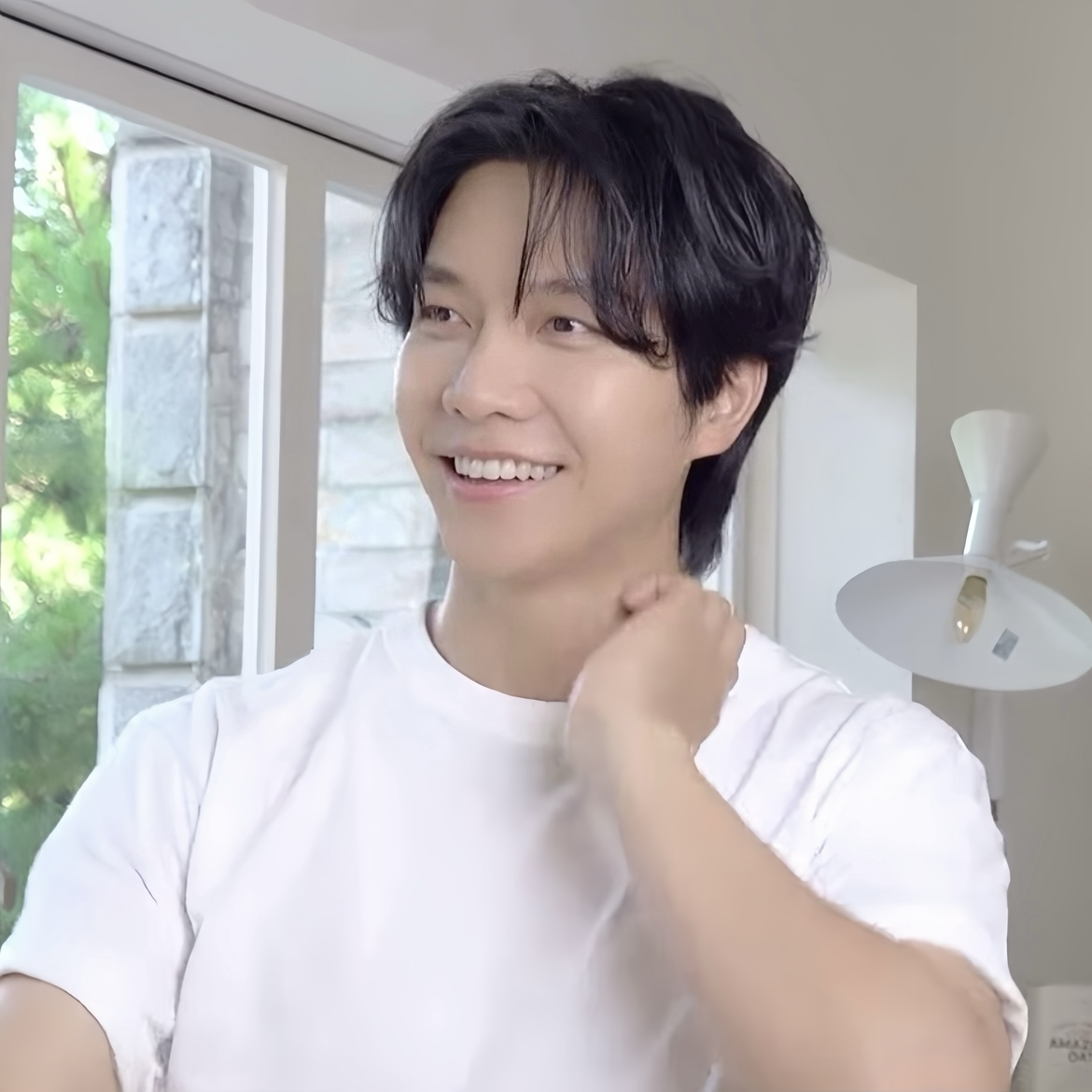 Foto terbaru dari Lee Seunggi