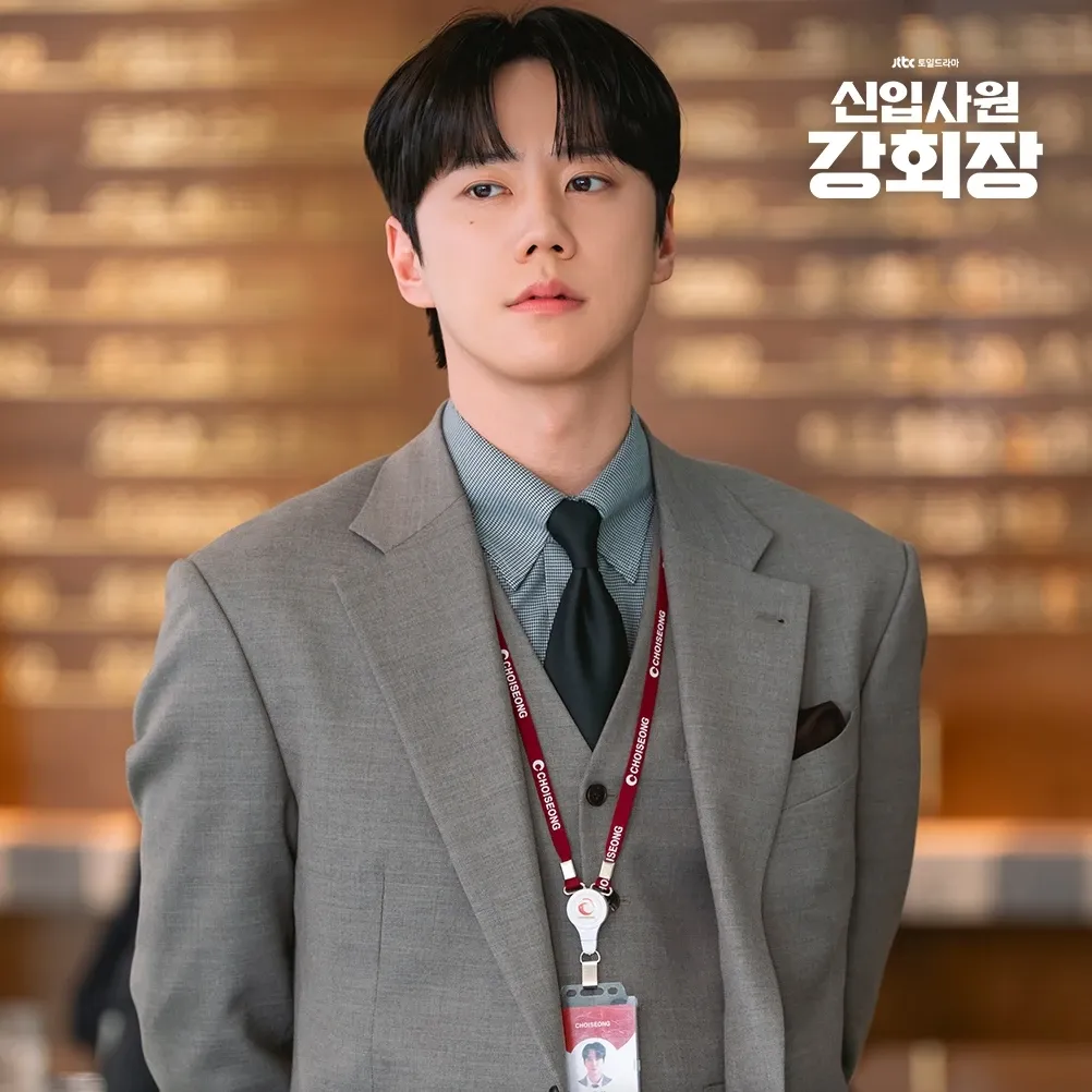 Behind-the-scenes cut of Lee Junyoung