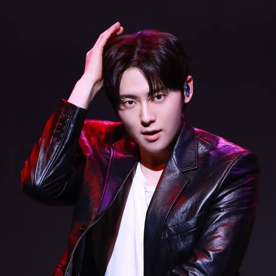 Behind-the-scenes cut of Hwang Minhyun