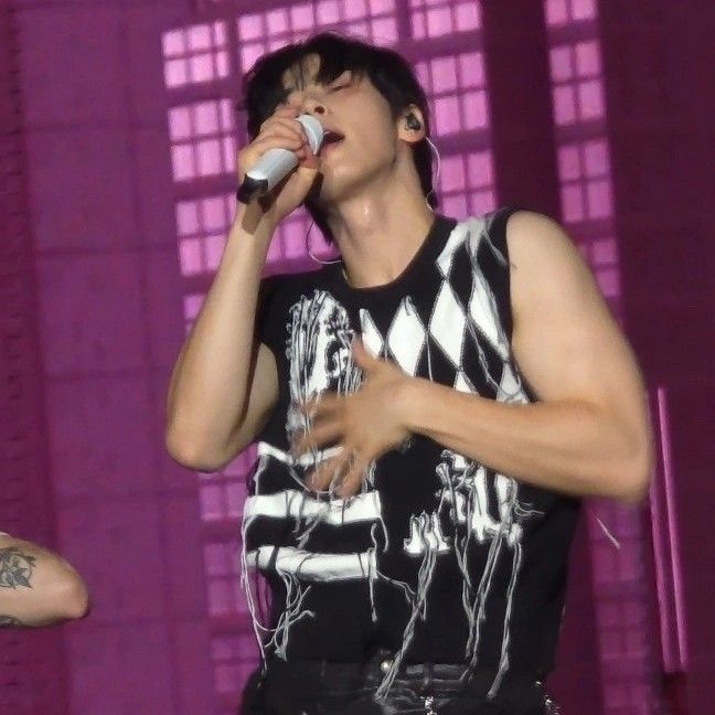 A moment captured by a fan of Cha Eunwoo