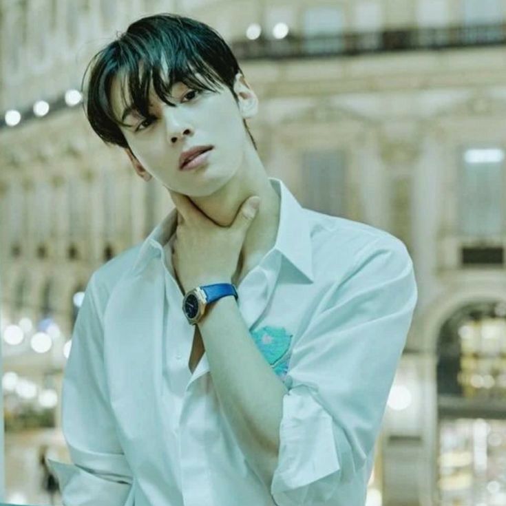 A moment captured by a fan of Cha Eunwoo