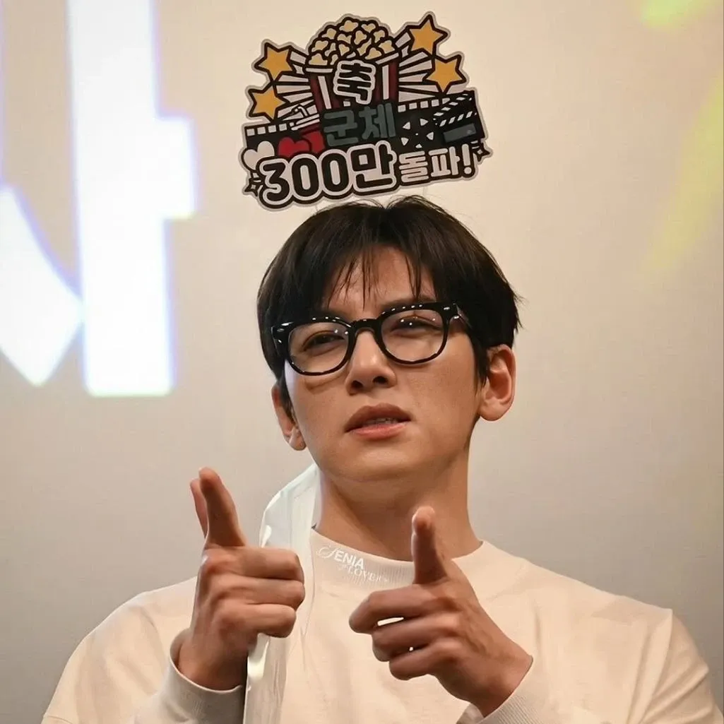 Behind-the-scenes cut of Ji Changwook