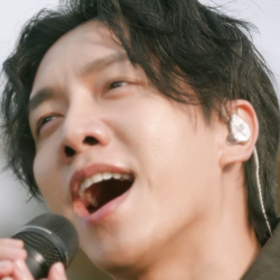 Recent activity shot of Lee Seunggi