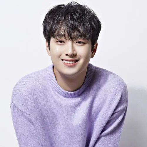 Behind-the-scenes cut of Lee Chanwon
