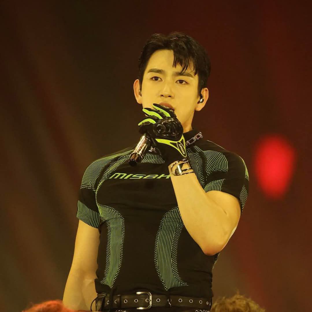 Cuplikan di balik layar dari Park Jinyoung