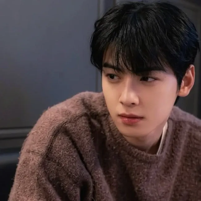 Latest photo of Cha Eunwoo